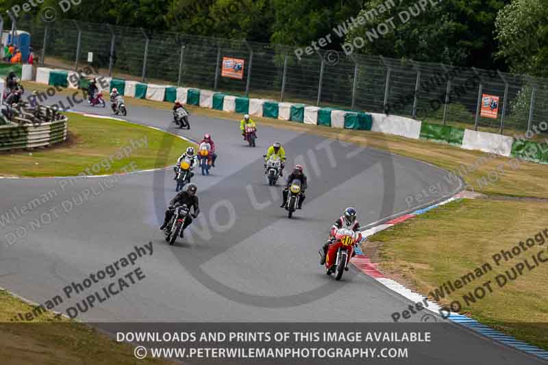 Vintage motorcycle club;eventdigitalimages;mallory park;mallory park trackday photographs;no limits trackdays;peter wileman photography;trackday digital images;trackday photos;vmcc festival 1000 bikes photographs